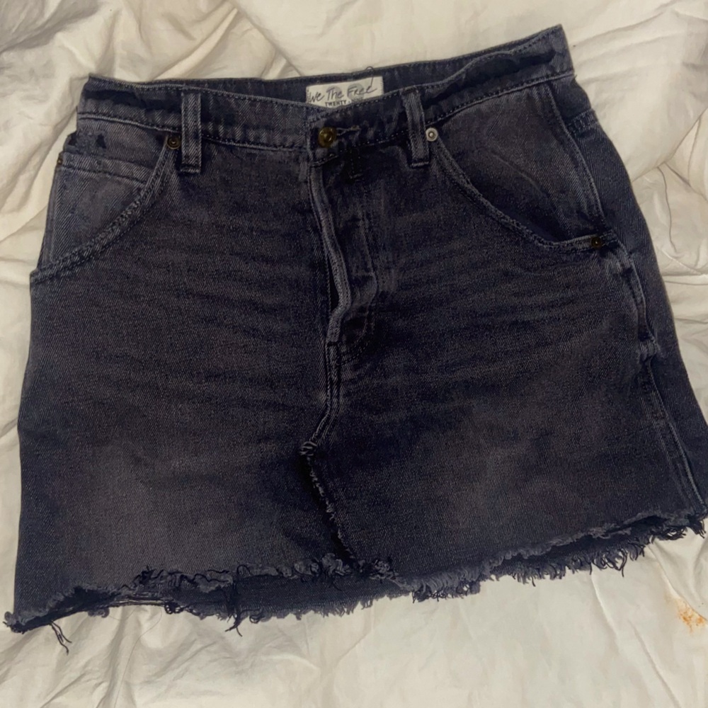 Free People Dark Denim Frayed Jean Skirt. High waist. 5 button.